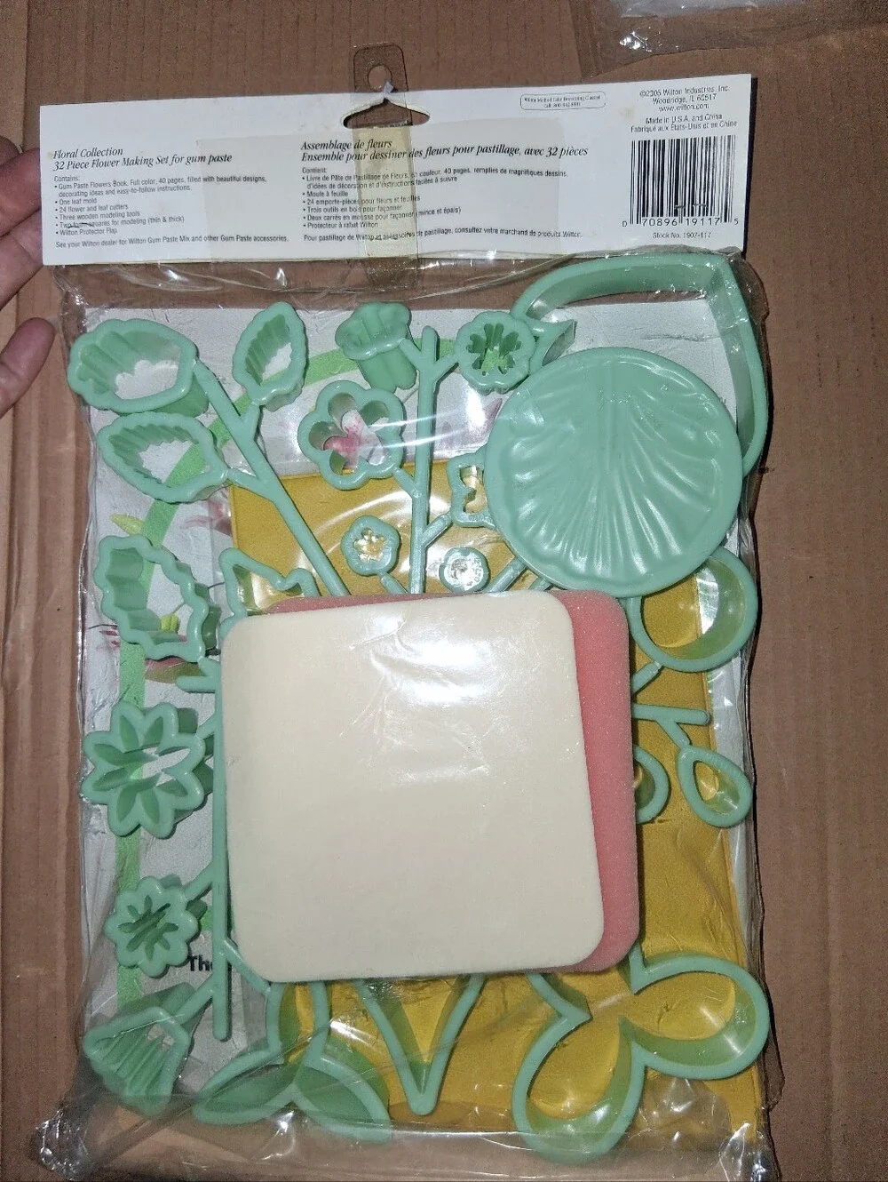 Wilton Beautiful Gum Paste Flowers Set Plus Various Othe Cake Supplies,